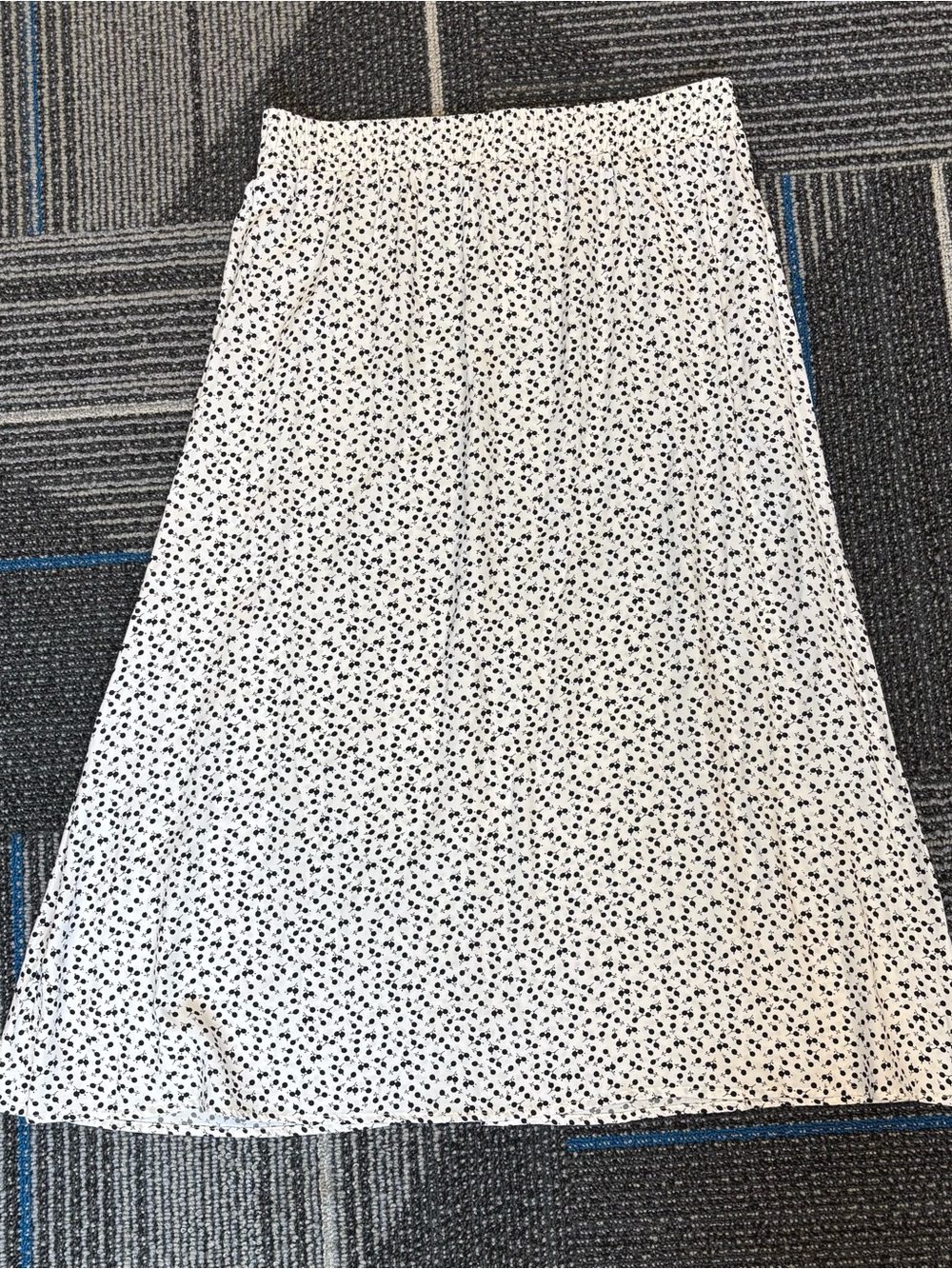 NWT Loft medium MIDI Skirt White Black Cherries Button Detail Front Split - Picture 5 of 9
